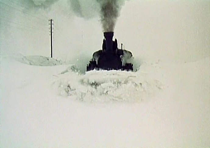 Train in the Snow (1976) Screenshot 2