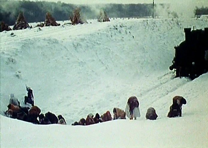 Train in the Snow (1976) Screenshot 3